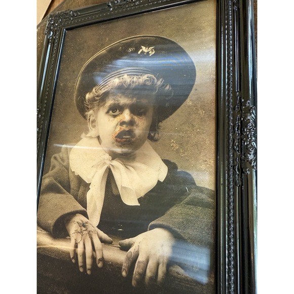 Set of 7 Halloween Scary Changing Portraits Haunted Wall Décor Frames (76) - Picture 4 of 12